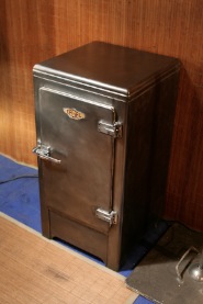 glaciere decapé en metal brut